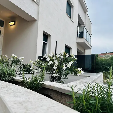 Clouds Ciovo - 20 Meters From Copacabana *